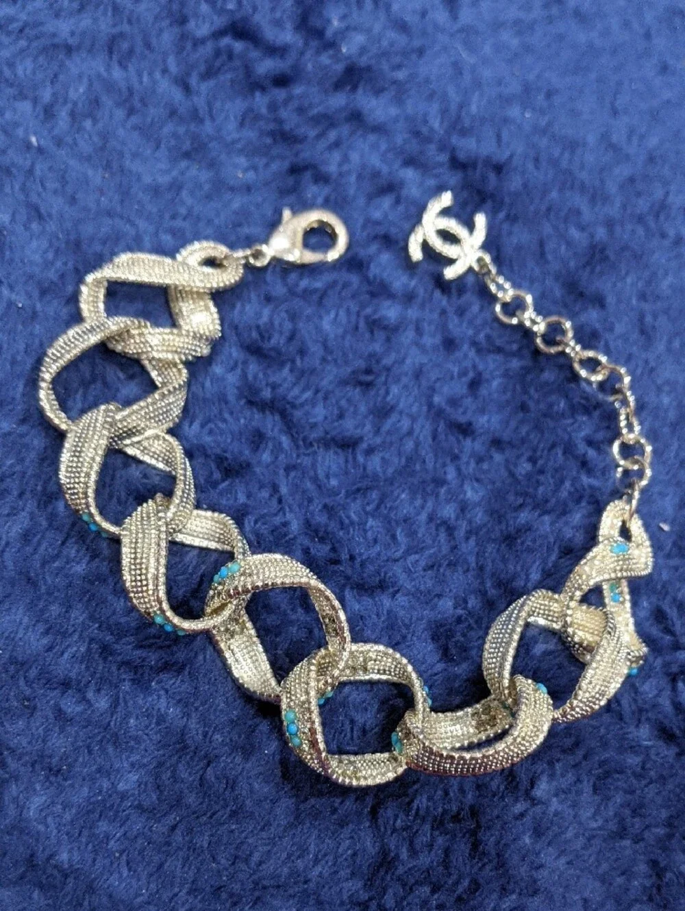 Modern Lux Fashion Silver Chain Bracelet with Turquoise Accents